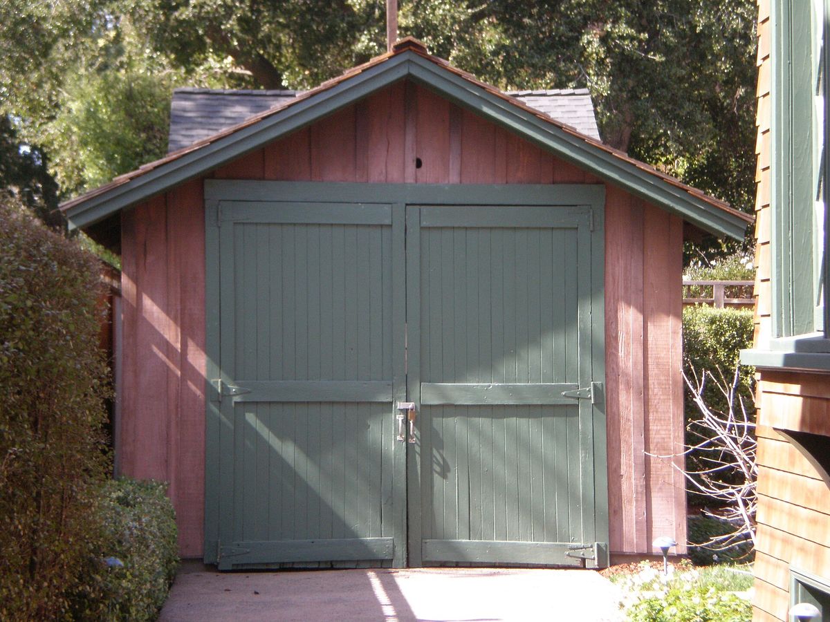The HP garage at 367 Addison Avenue